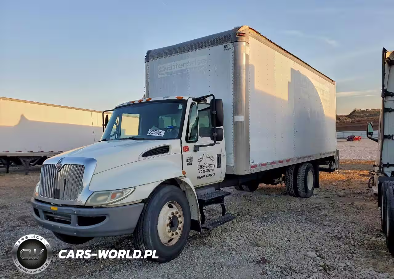 2005 International 4300 Box Truck