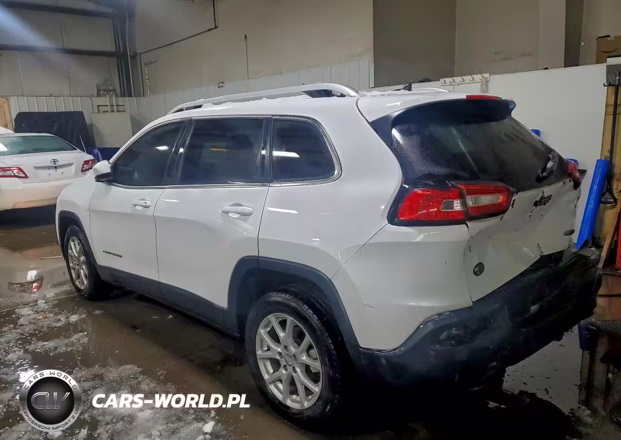 2015 Jeep Cherokee Latitude VIN:1C4PJLCB0FW657560 - 2