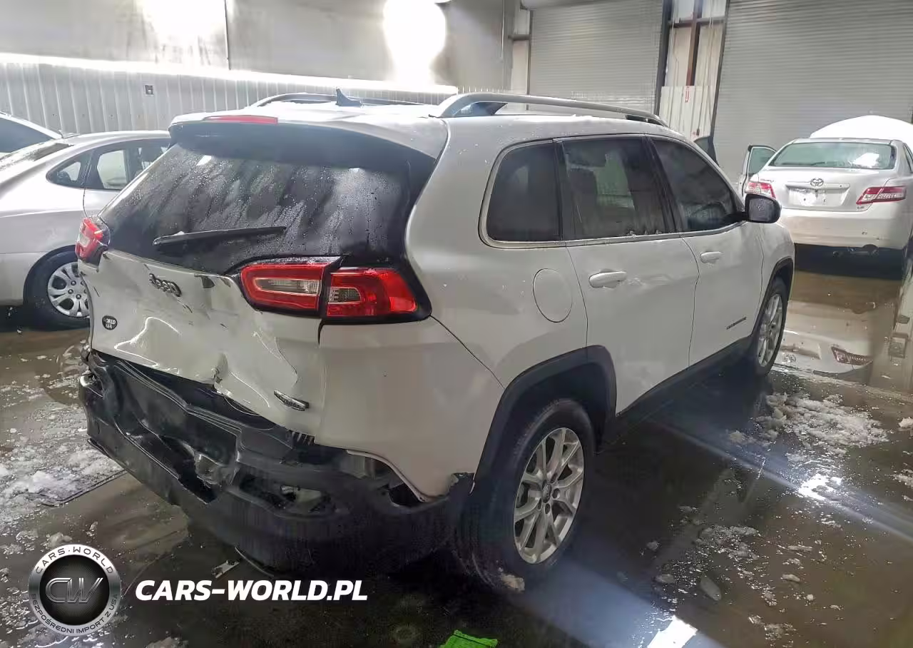 2015 Jeep Cherokee Latitude VIN:1C4PJLCB0FW657560 - 3