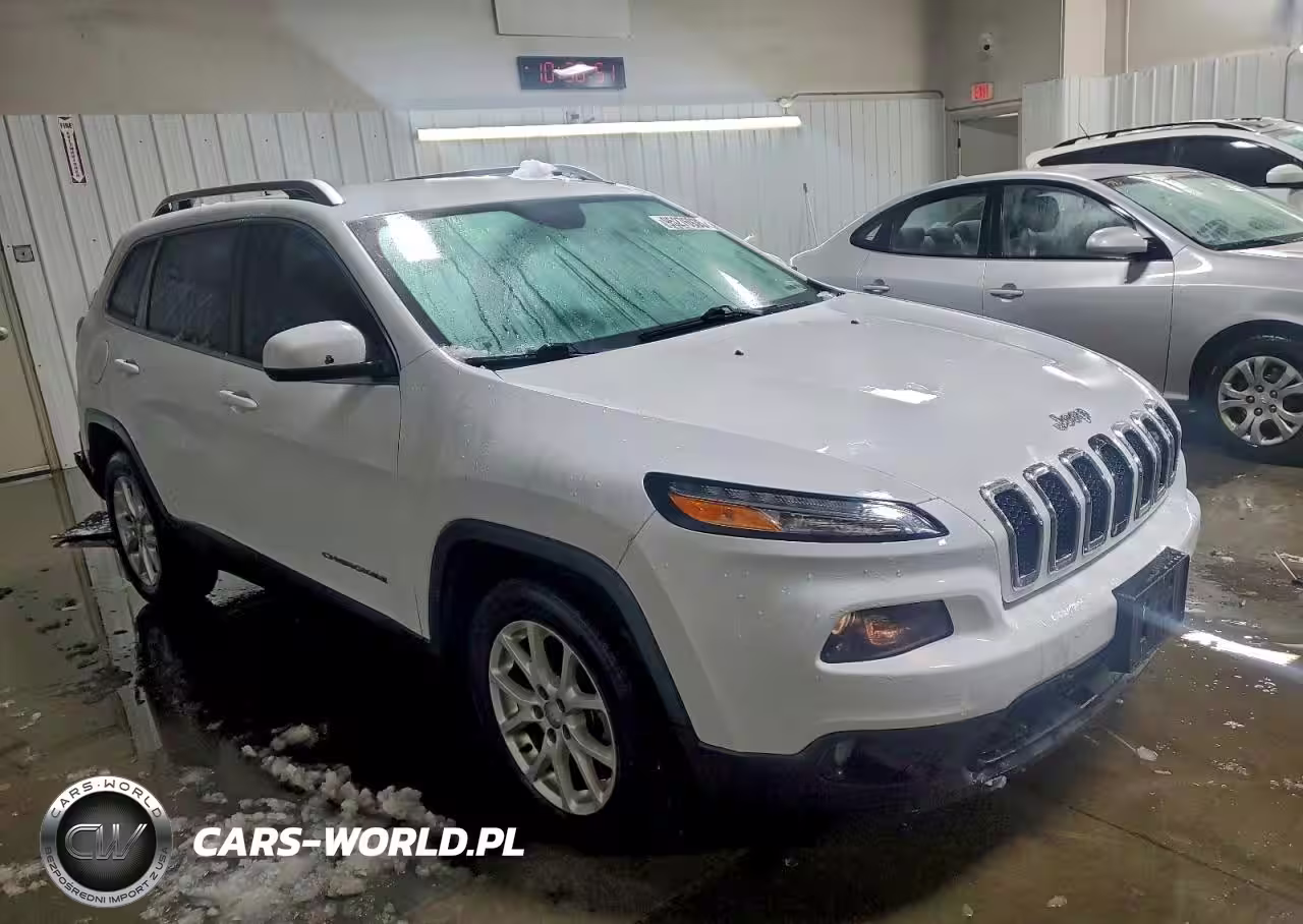 2015 Jeep Cherokee Latitude VIN:1C4PJLCB0FW657560 - 4
