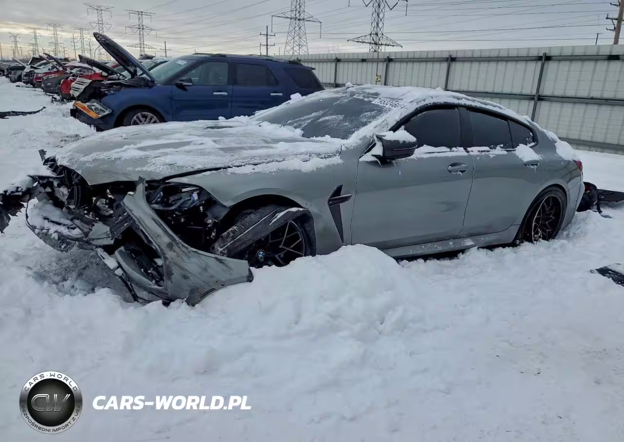 2022 BMW M8