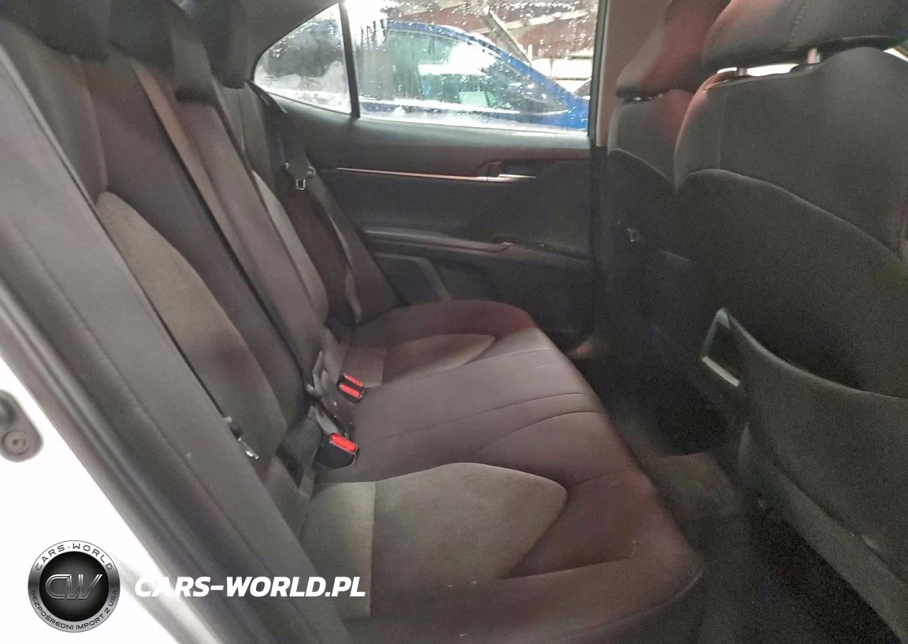 2018 Toyota Camry L VIN:4T1B11HK4JU103364 - 10