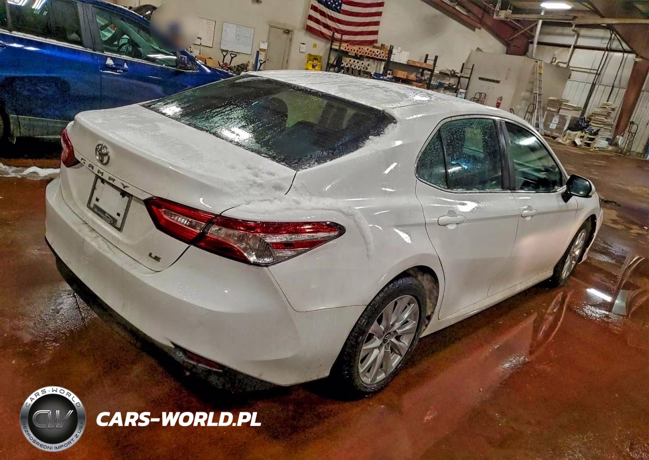2018 Toyota Camry L VIN:4T1B11HK4JU103364 - 3