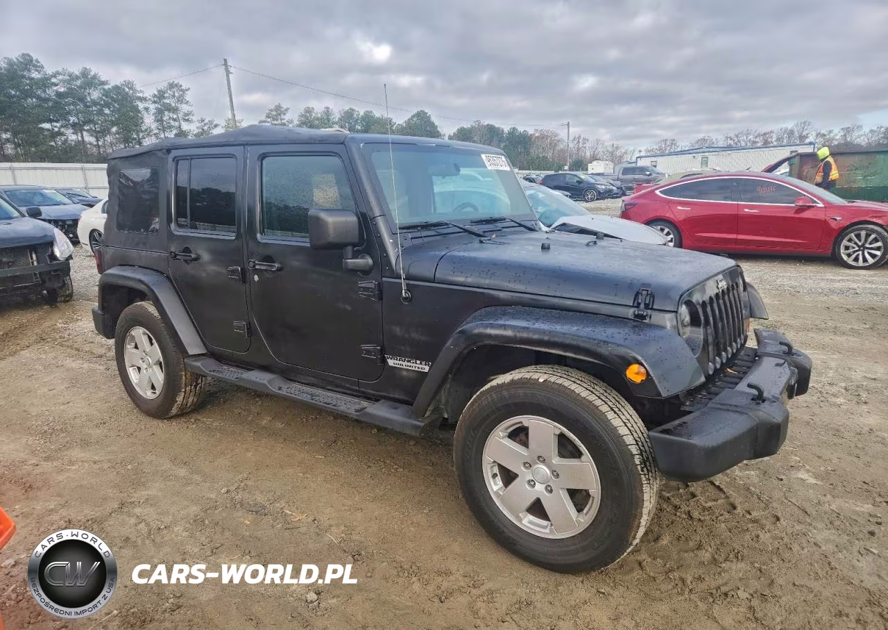 2012 Jeep Wrangler Unlimited Sahara VIN:1C4HJWEG8CL118230 - 4