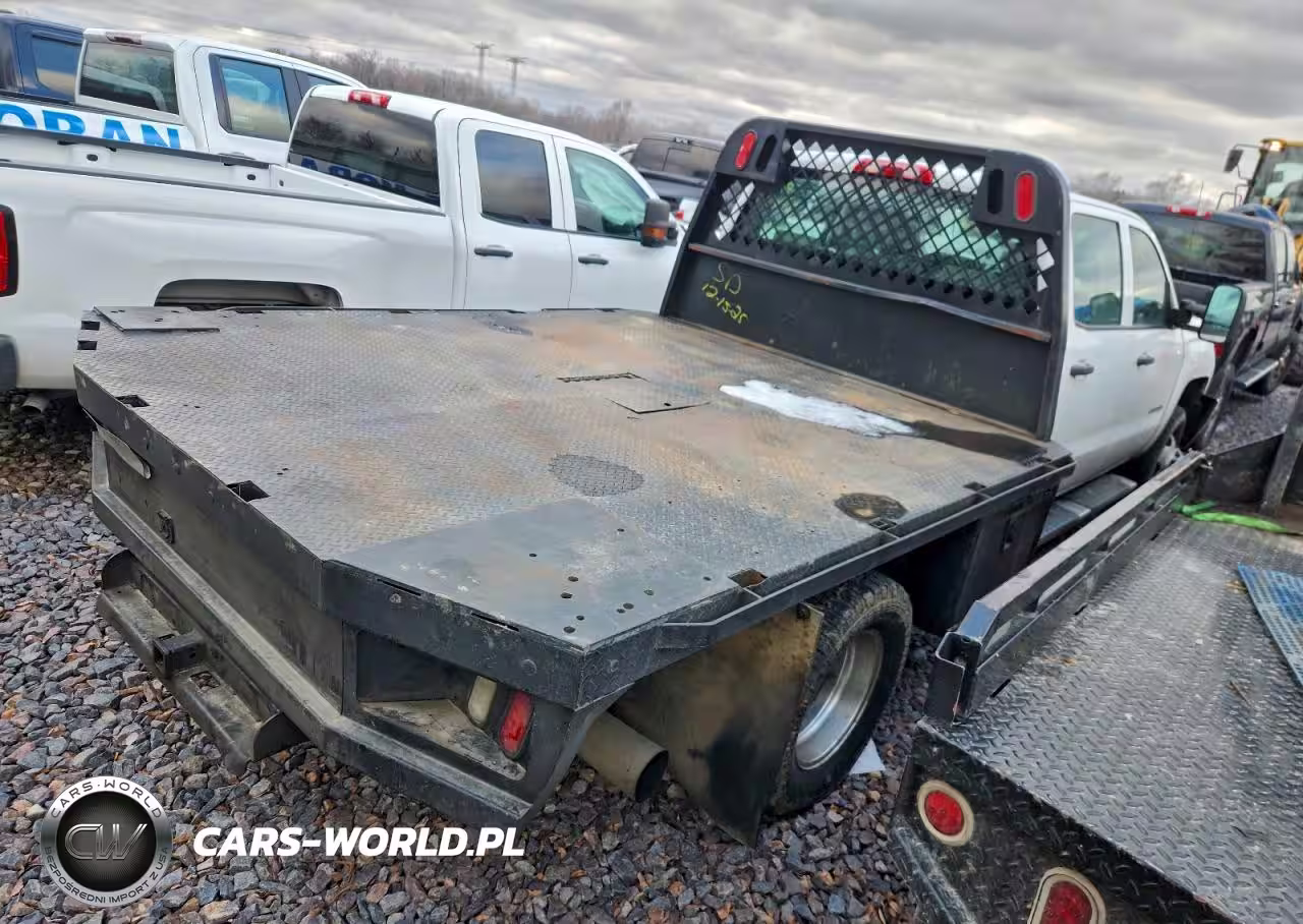 2015 Chevrolet Silverado K3500 VIN:1GB4KYC81FF153105 - 3