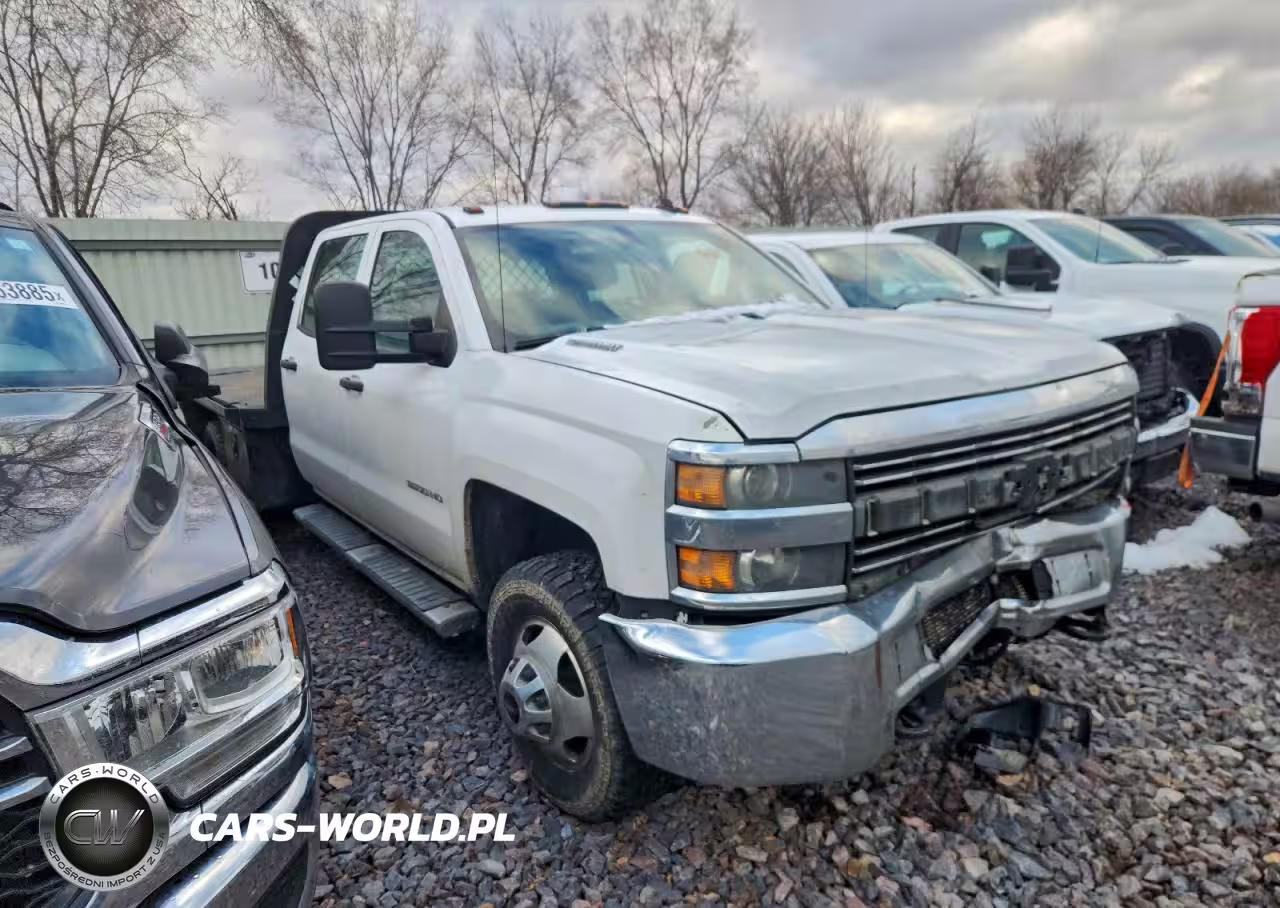 2015 Chevrolet Silverado K3500 VIN:1GB4KYC81FF153105 - 4