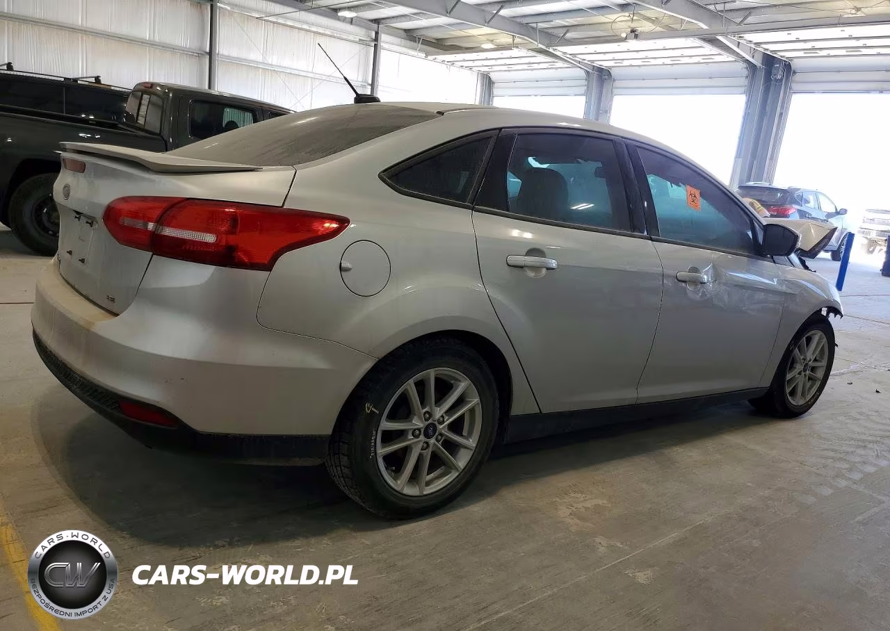2016 Ford Focus Se VIN:1FADP3F2XGL300375 - 3