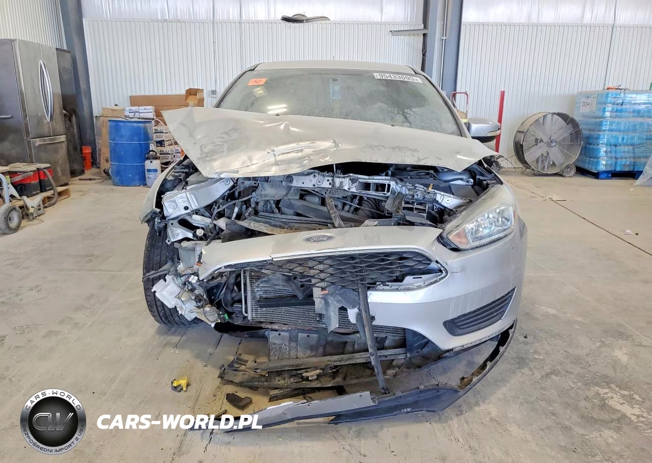 2016 Ford Focus Se VIN:1FADP3F2XGL300375 - 5