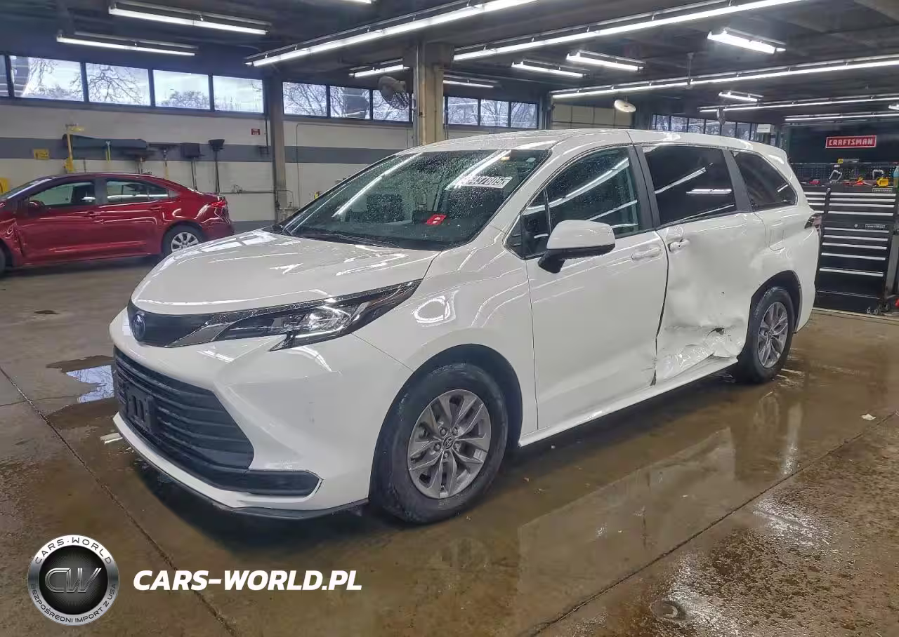 2023 Toyota Sienna Le