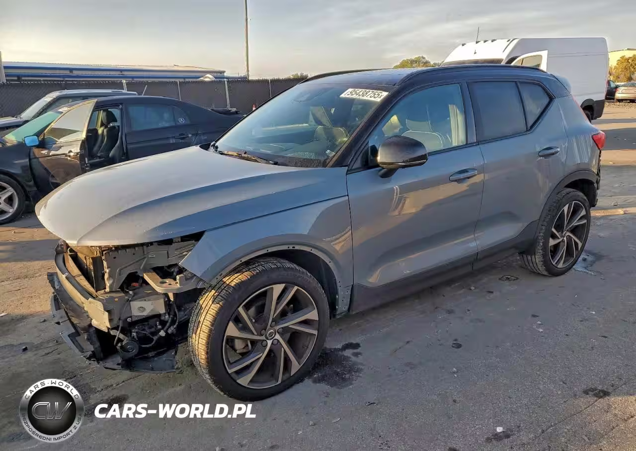 2022 Volvo Xc40 T5 R-Design