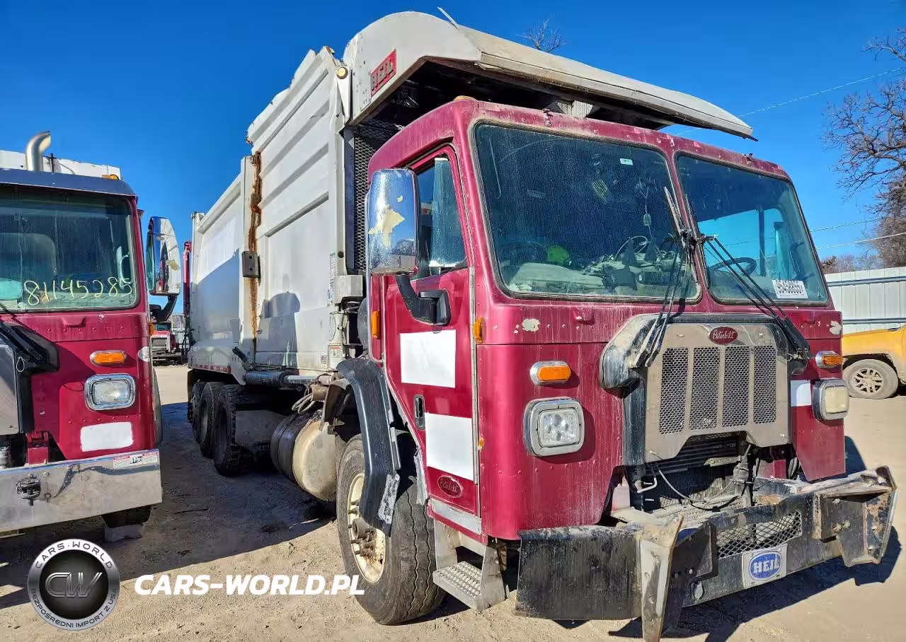 2017 Peterbilt 320 Refuse Truck