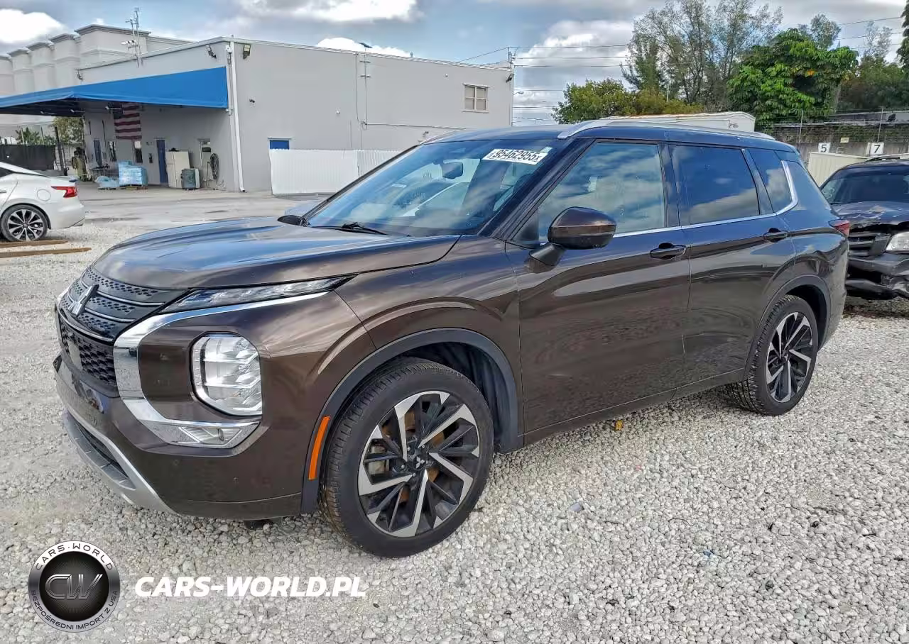 2022 Mitsubishi Outlander Sel