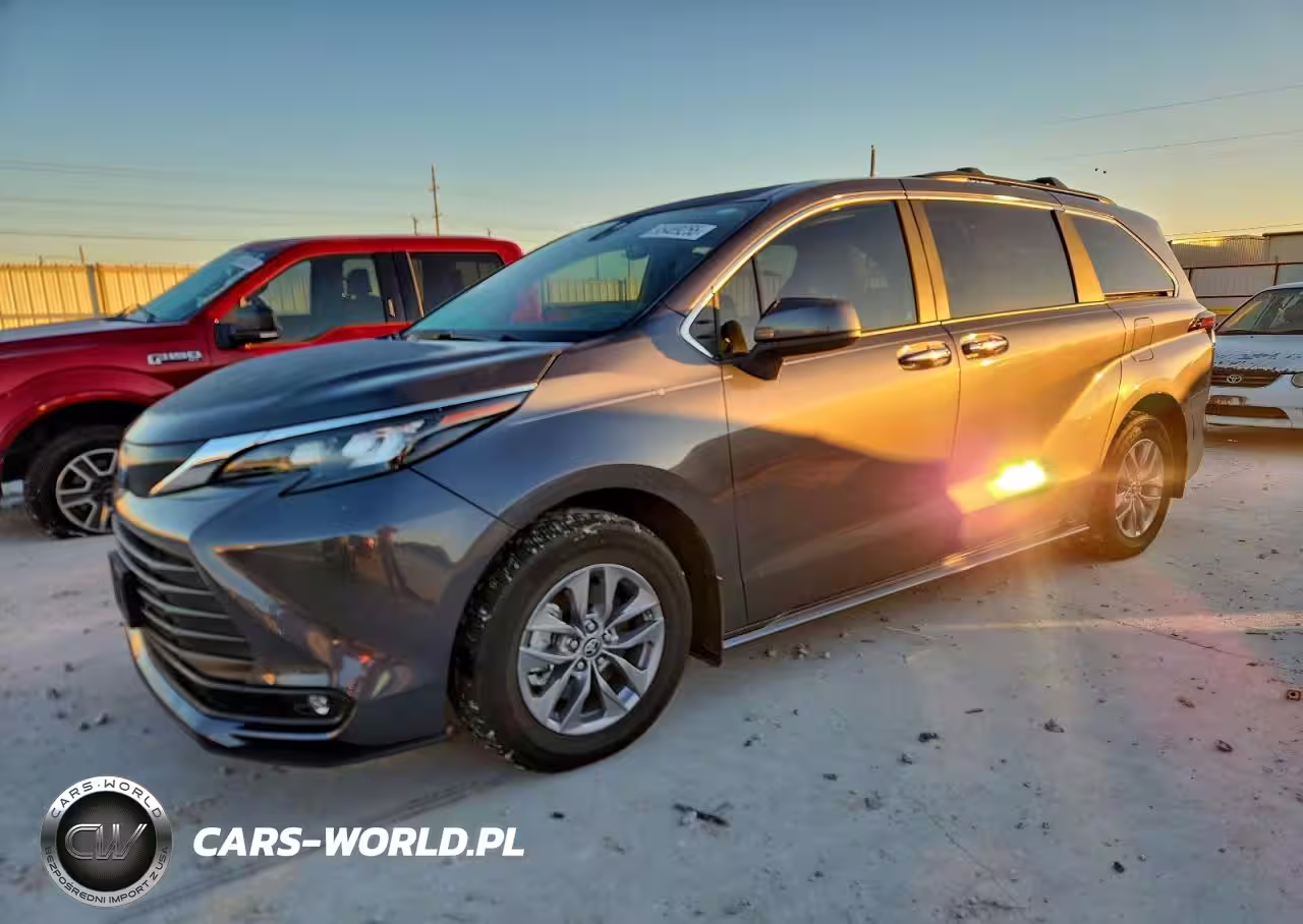 2025 Toyota Sienna Xle