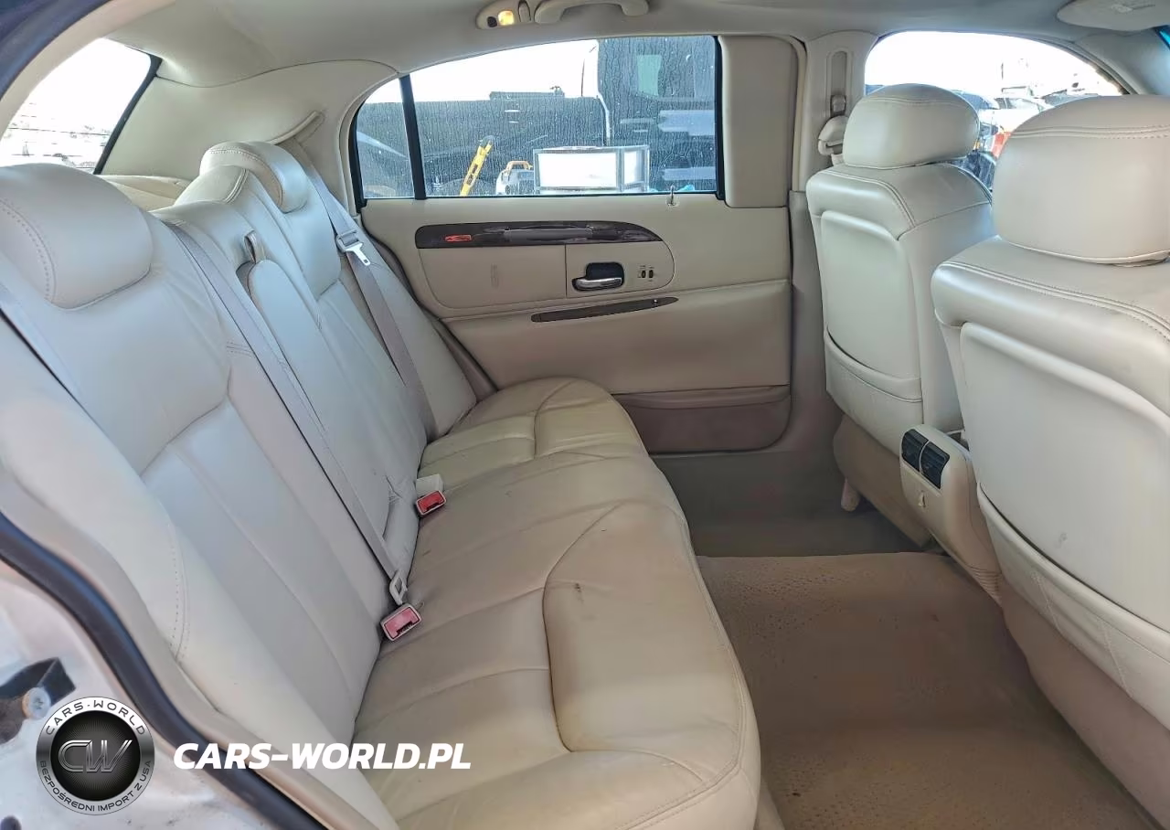 2002 Lincoln Town Car Cartier L VIN:1LNHM85W92Y636340 - 10