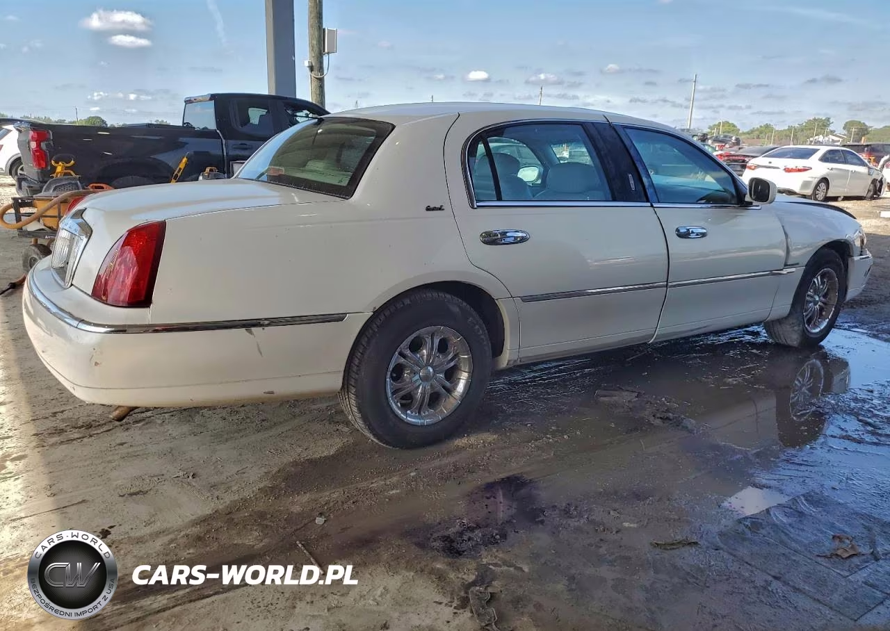2002 Lincoln Town Car Cartier L VIN:1LNHM85W92Y636340 - 3