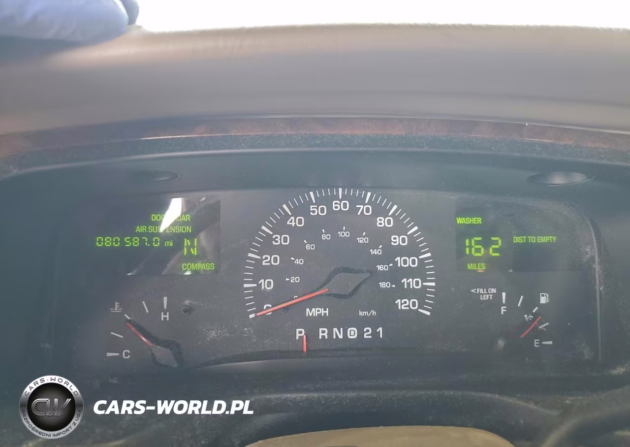 2002 Lincoln Town Car Cartier L VIN:1LNHM85W92Y636340 - 9