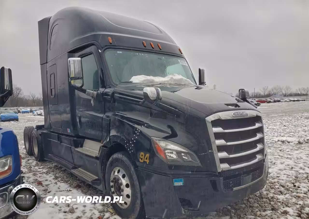 2018 Freightliner Cascadia 126 Semi Truck