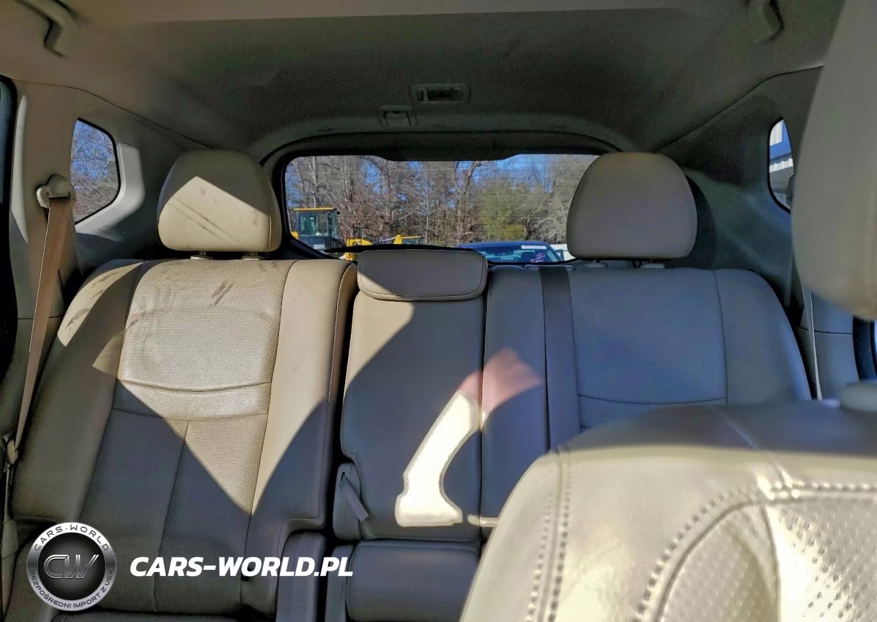 2018 Nissan Rogue S VIN:JN8AT2MV8JW304922 - 10