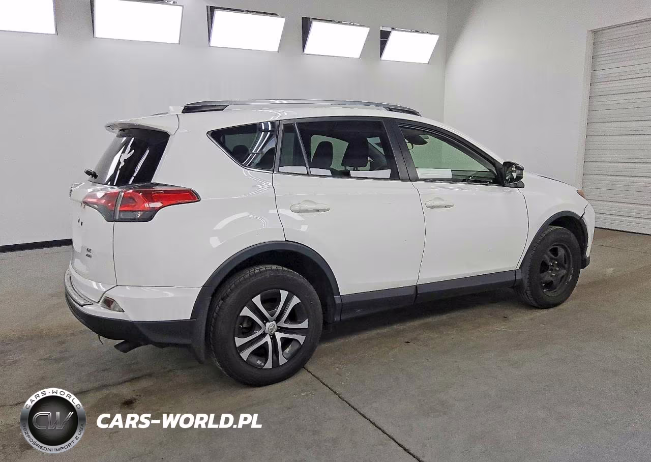 2018 Toyota Rav4 Le VIN:JTMBFREV1JJ741981 - 3