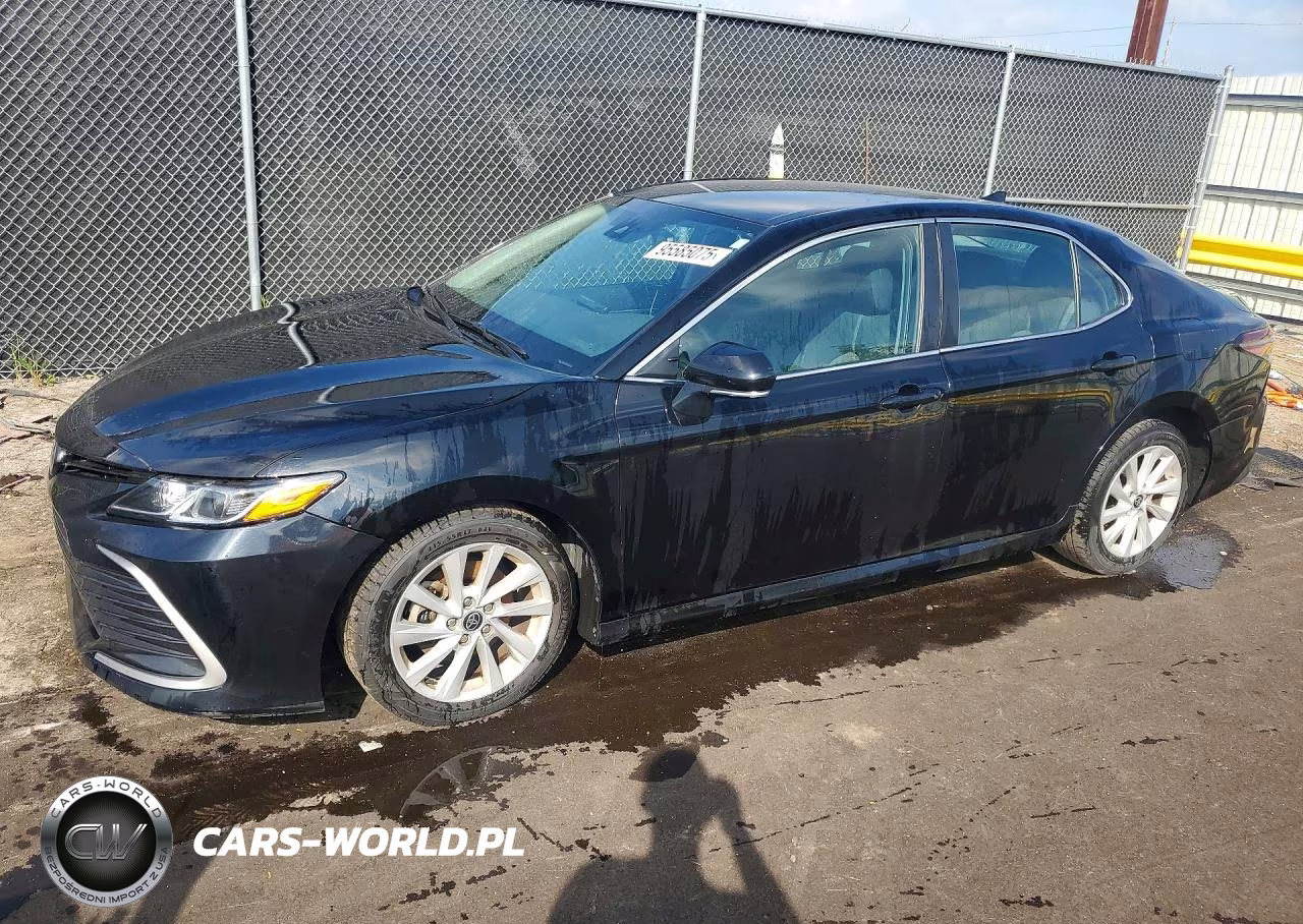 2022 Toyota Camry Le – zdjęcie 1 z 12