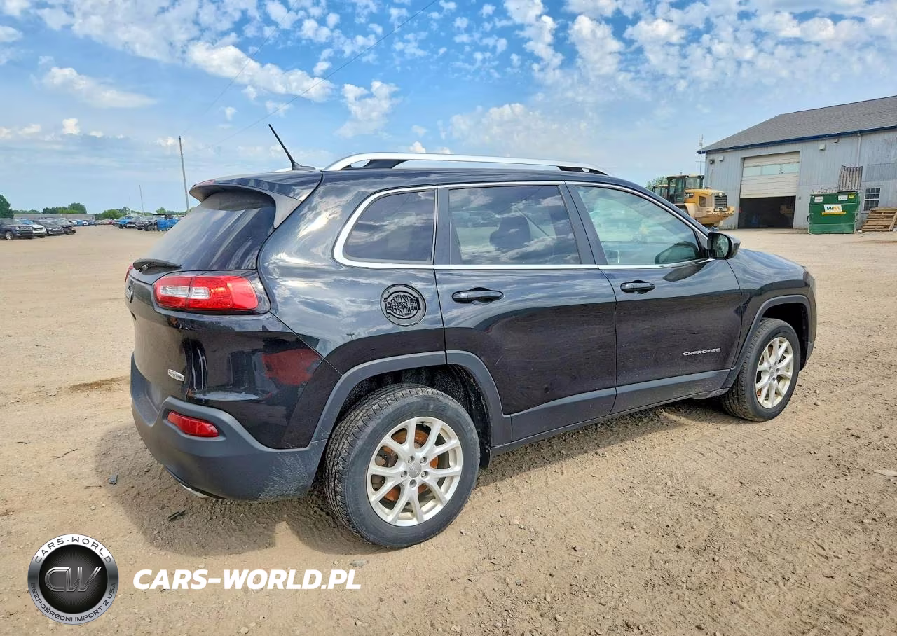 2015 Jeep Cherokee Latitude VIN:1C4PJMCS7FW755443 - 3