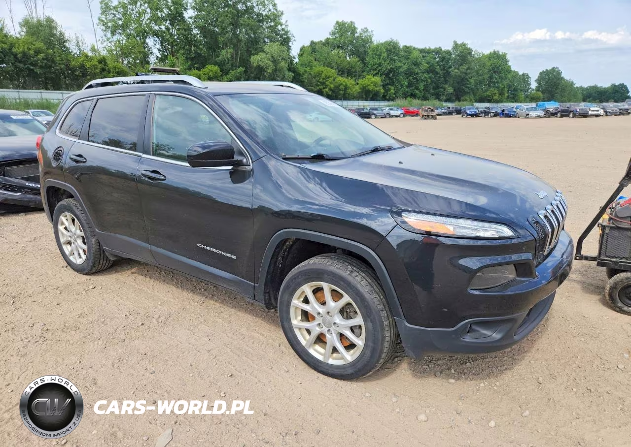 2015 Jeep Cherokee Latitude VIN:1C4PJMCS7FW755443 - 4