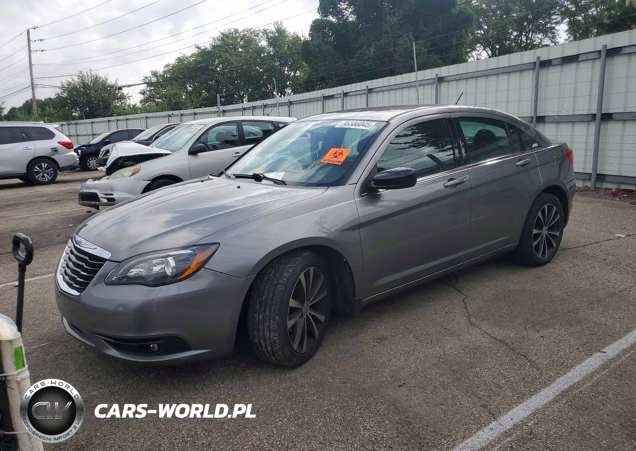 2013 Chrysler 200 Touring – zdjęcie 1 z 12