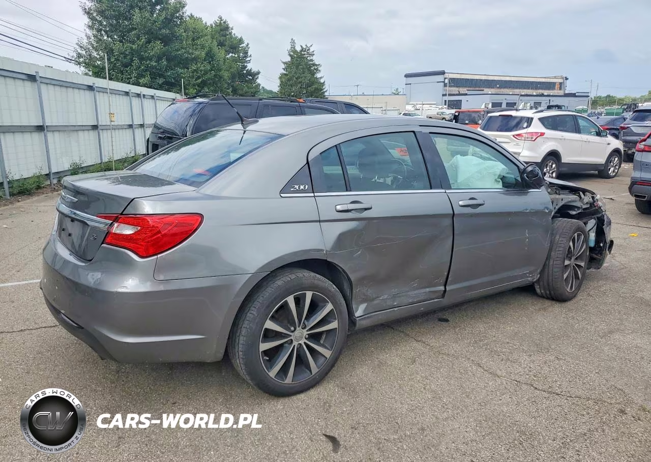 2013 Chrysler 200 Touring VIN:1C3CCBBG9DN684781 - 3
