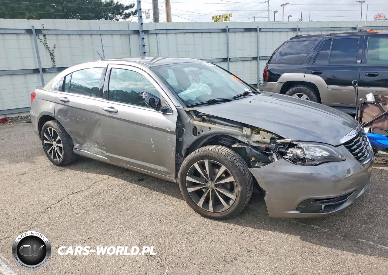 2013 Chrysler 200 Touring VIN:1C3CCBBG9DN684781 - 4