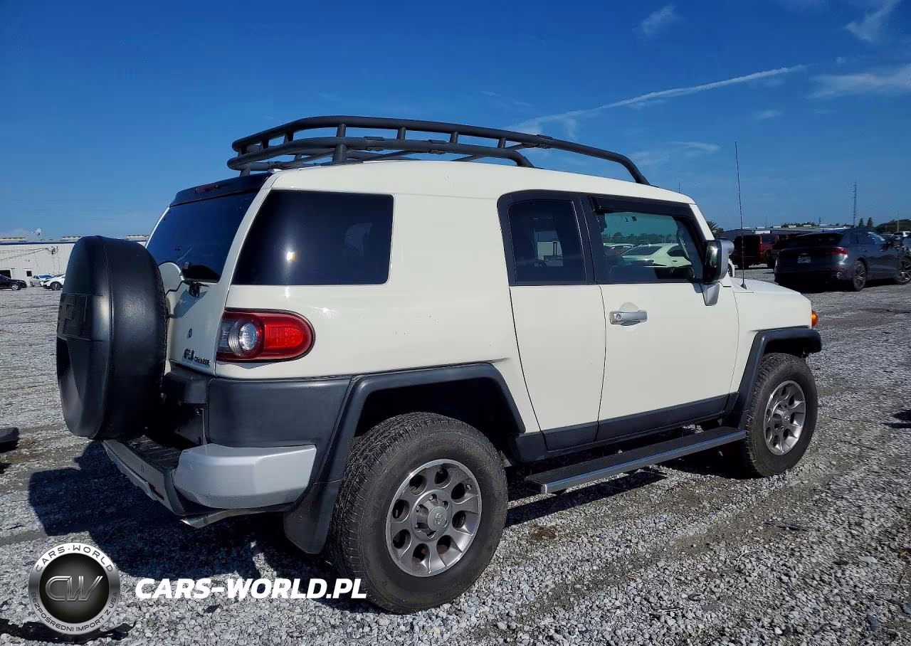 2013 Toyota Fj Cruiser Base VIN:JTEBU4BF8DK158520 - 3