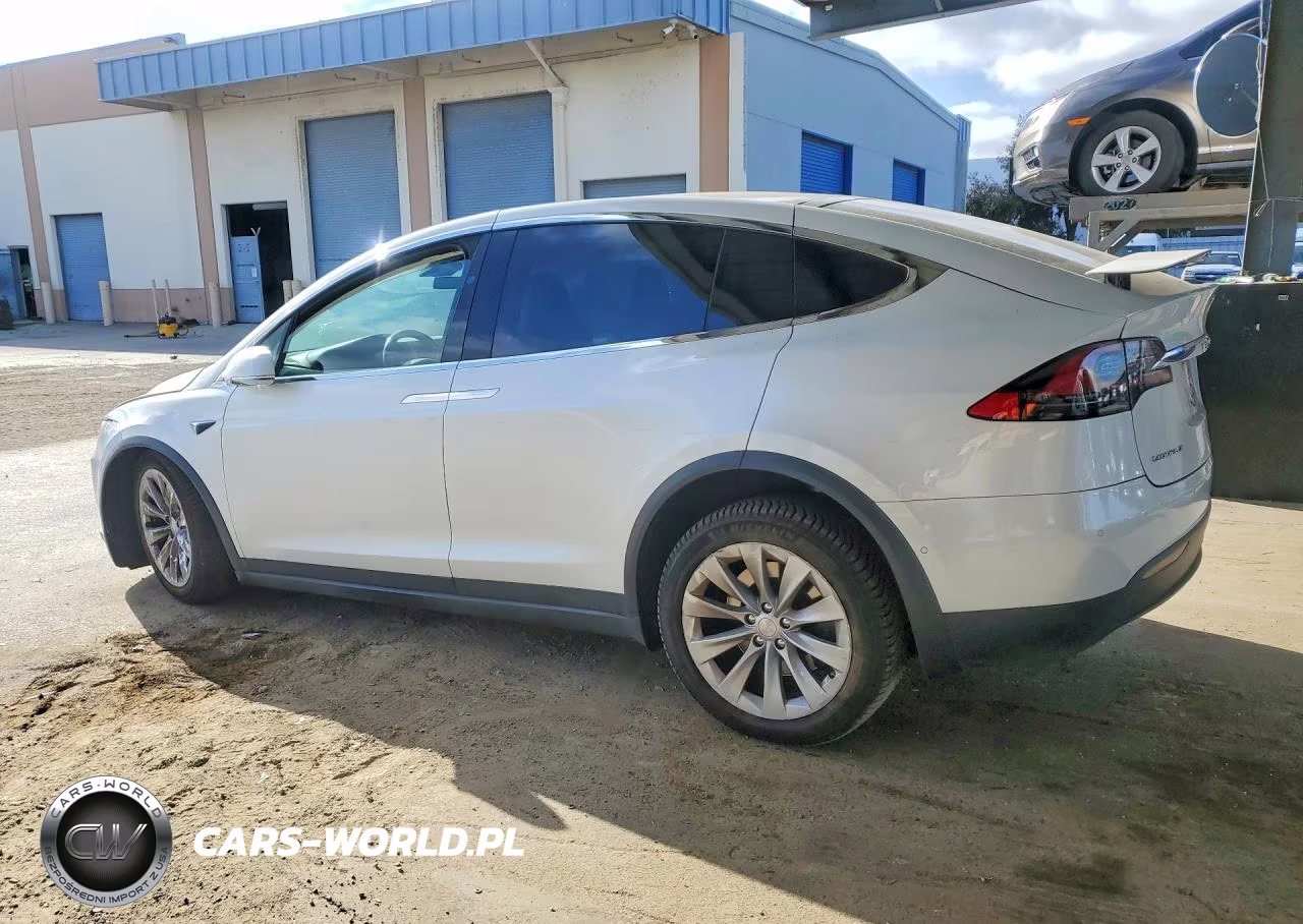 2018 Tesla Model X VIN:5YJXCBE28JF141476 - 2