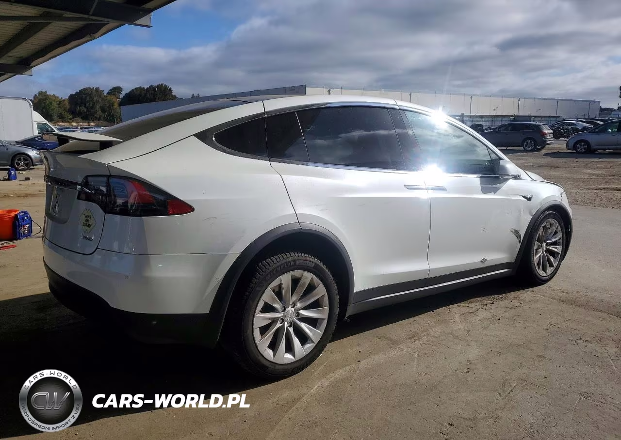 2018 Tesla Model X VIN:5YJXCBE28JF141476 - 3