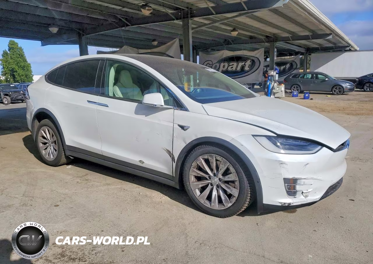 2018 Tesla Model X VIN:5YJXCBE28JF141476 - 4