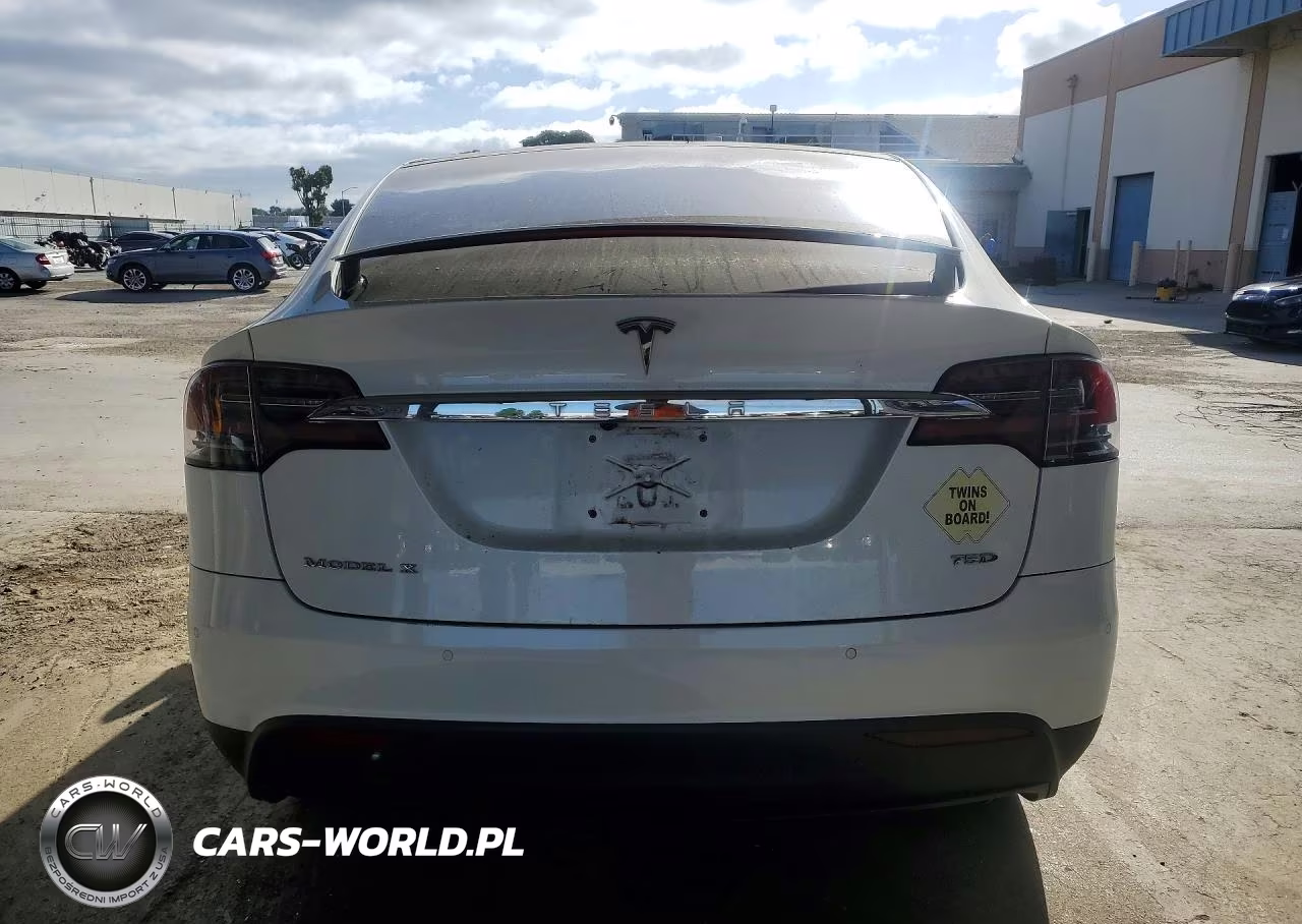 2018 Tesla Model X VIN:5YJXCBE28JF141476 - 6