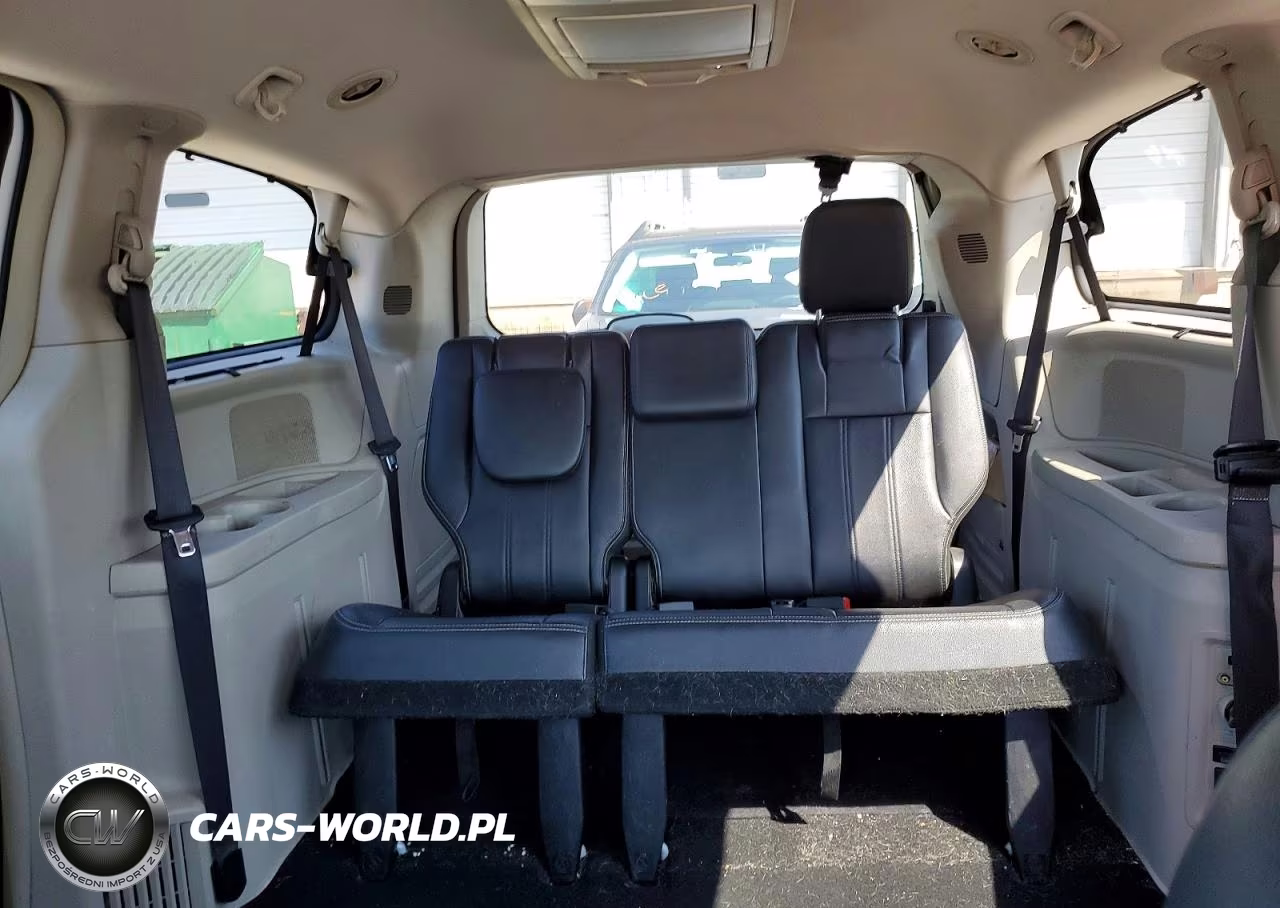 2015 Chrysler Town & Country Touring L VIN:2C4RC1CG3FR582316 - 10