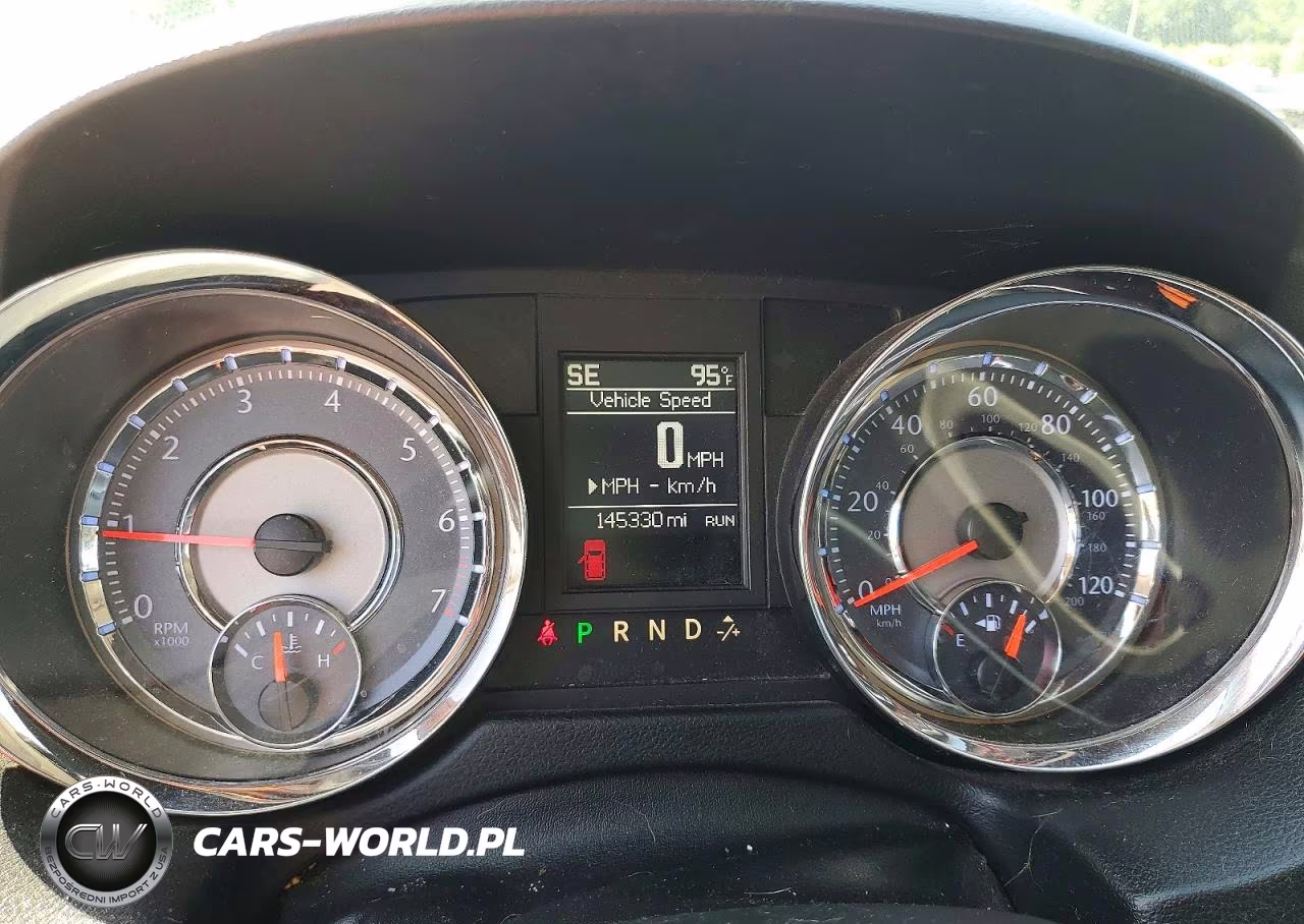 2015 Chrysler Town & Country Touring L VIN:2C4RC1CG3FR582316 - 9