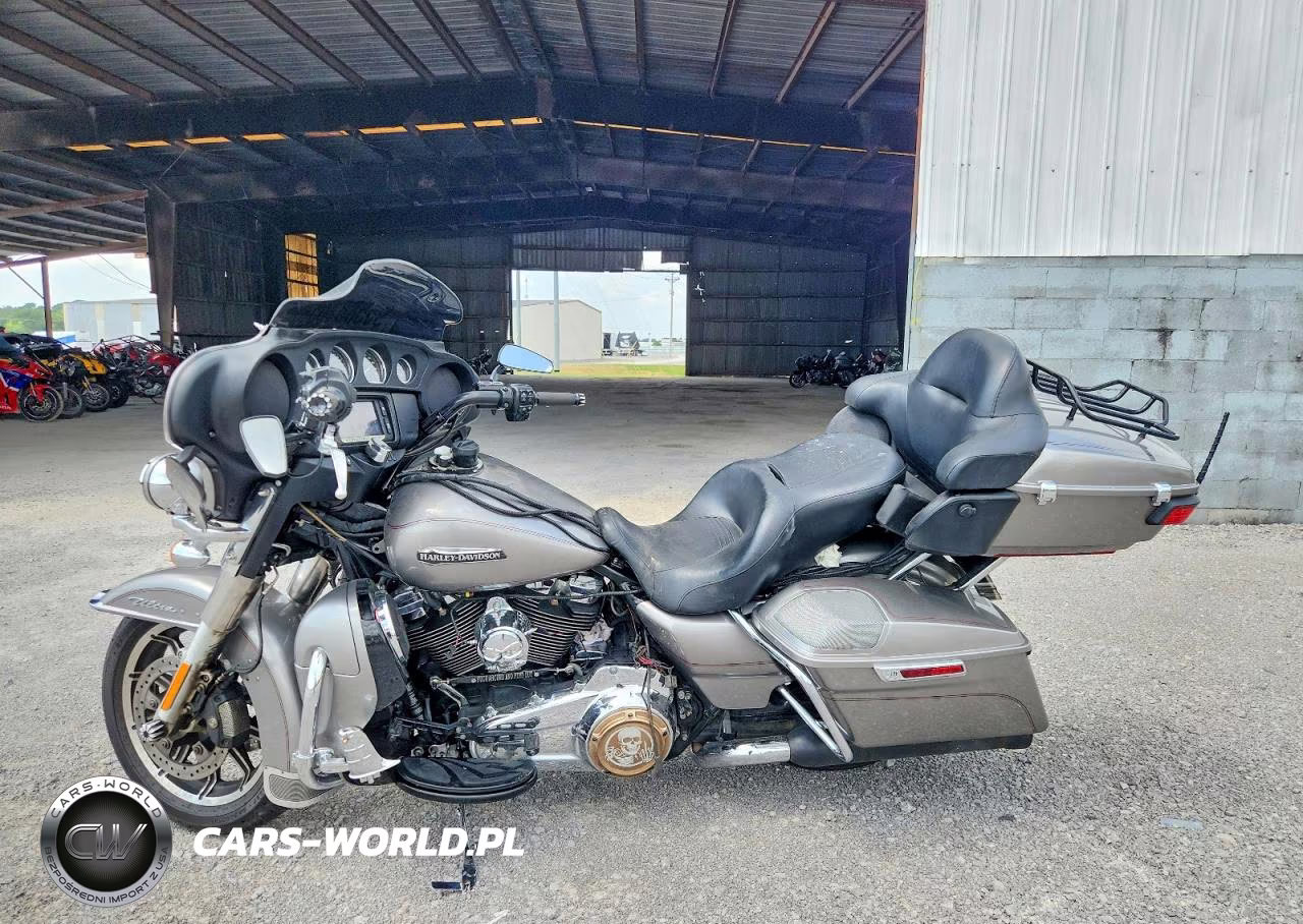 2017 Harley-Davidson Flhtcu Ultra Classic Electra Glide VIN:1HD1FCC17HB633568 - 3