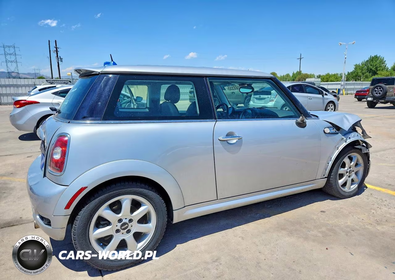 2010 Mini Cooper VIN:WMWMF3C51ATZ28096 - 3