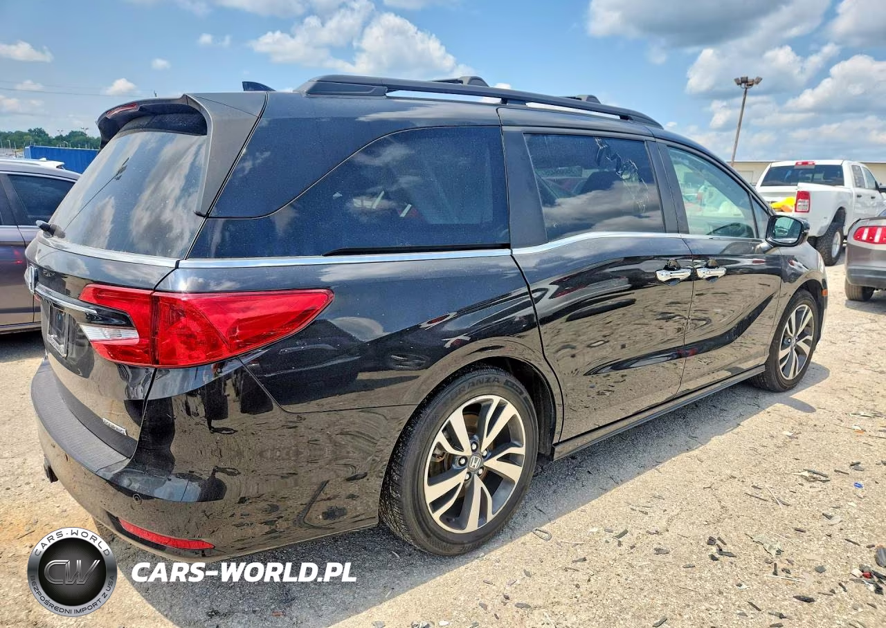 2022 Honda Odyssey Touring VIN:5FNRL6H81NB010573 - 3
