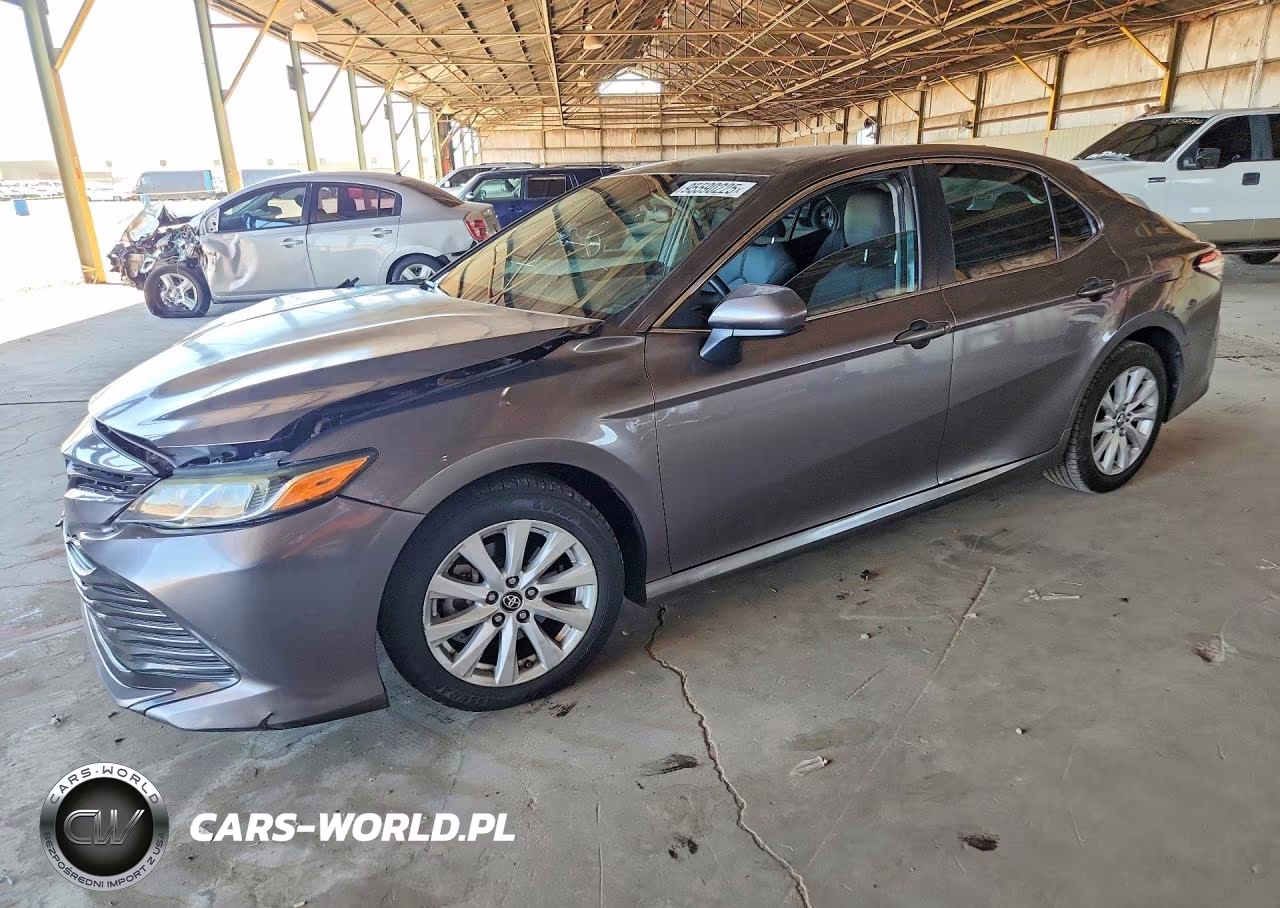 2018 Toyota Camry Le – zdjęcie 1 z 12
