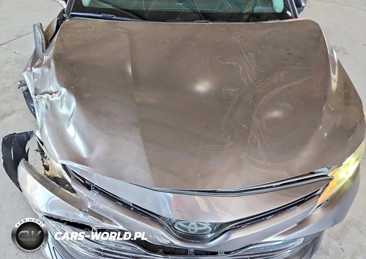 2018 Toyota Camry Le VIN:4T1B11HK0JU101739 - 11