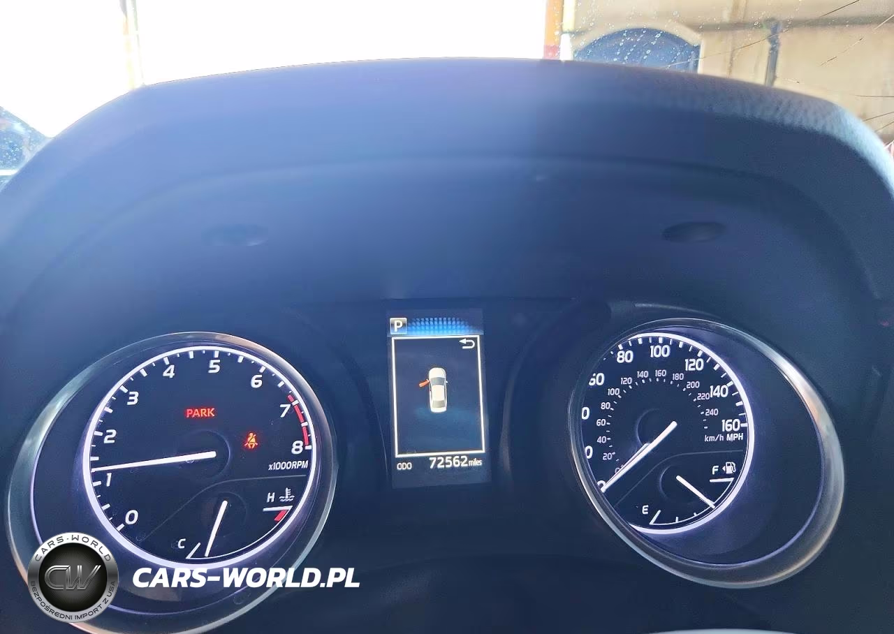 2018 Toyota Camry Le VIN:4T1B11HK0JU101739 - 9