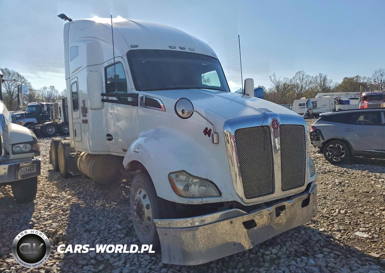2015 Kenworth T680 Semi Truck