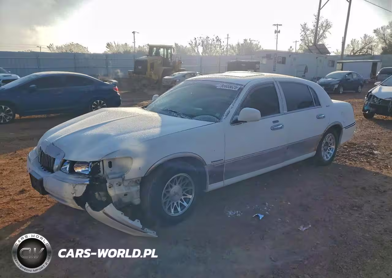 2000 Lincoln Town Car Signature