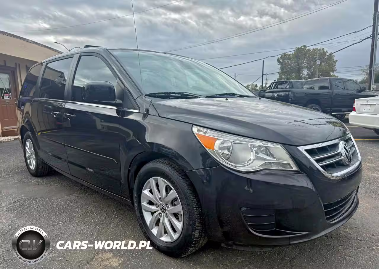 2012 Volkswagen Routan Se