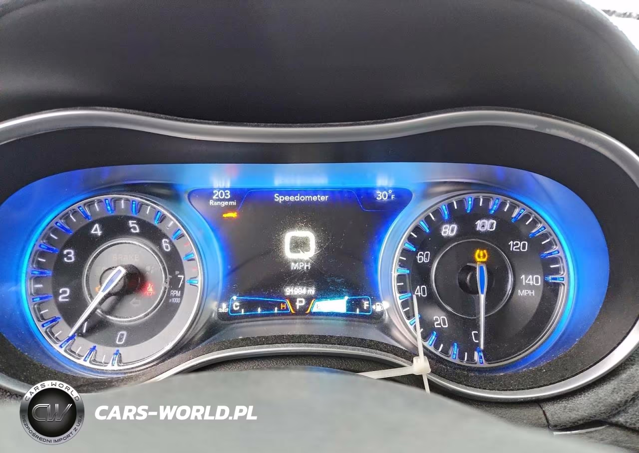 2016 Chrysler 300 Limited VIN:2C3CCAAG7GH329049 - 9