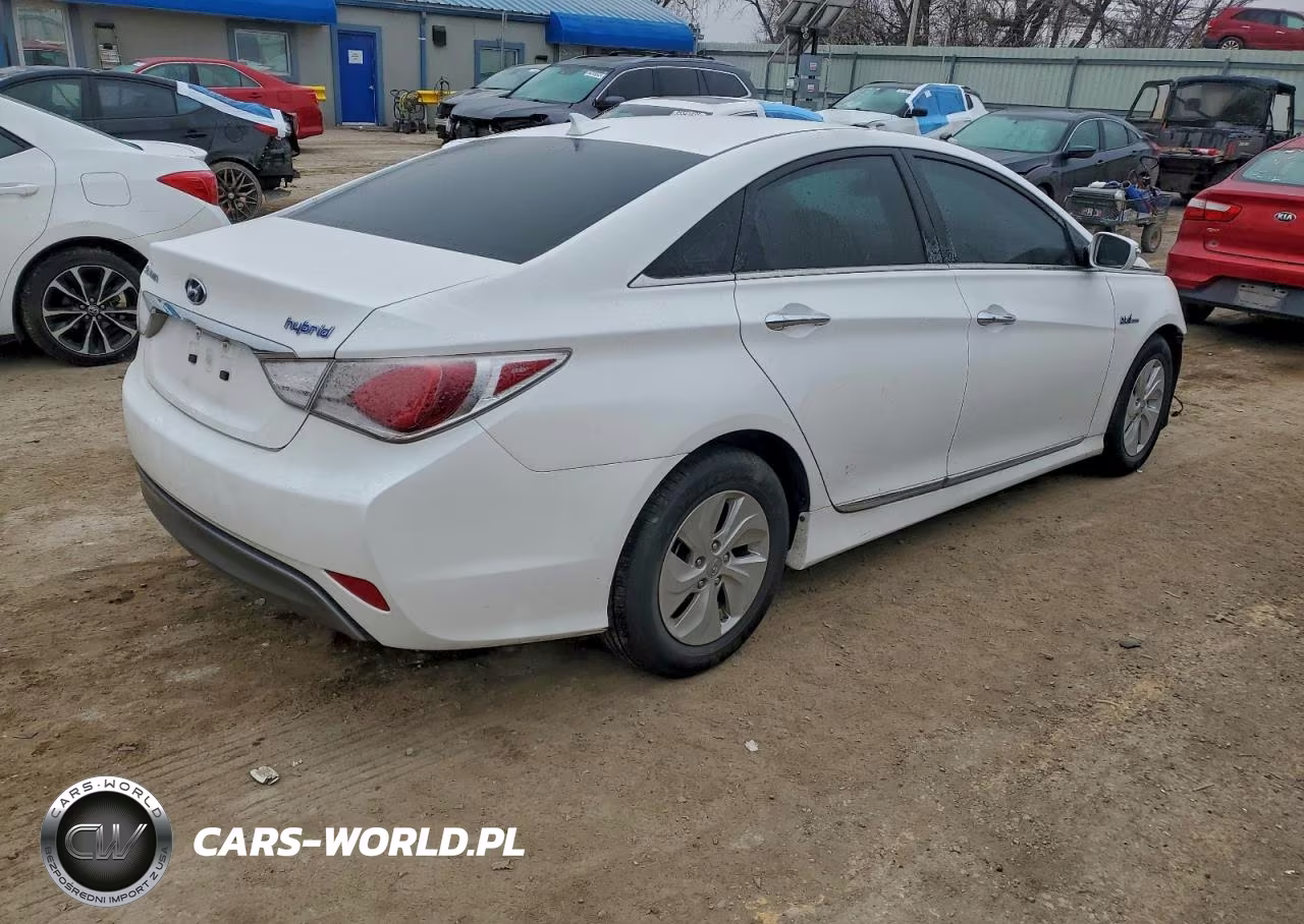 2015 Hyundai Sonata VIN:KMHEC4A44FA128777 - 3