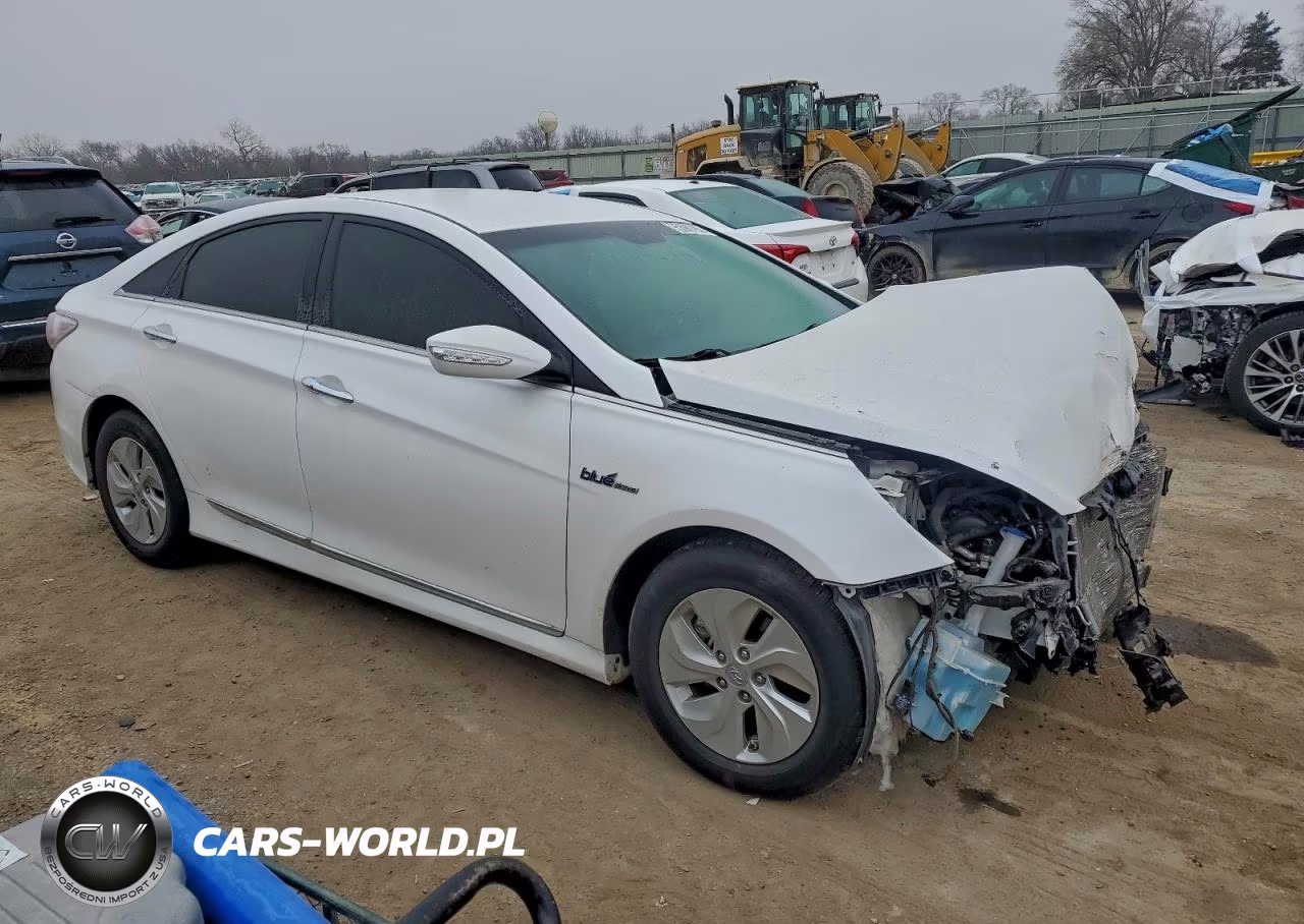 2015 Hyundai Sonata VIN:KMHEC4A44FA128777 - 4