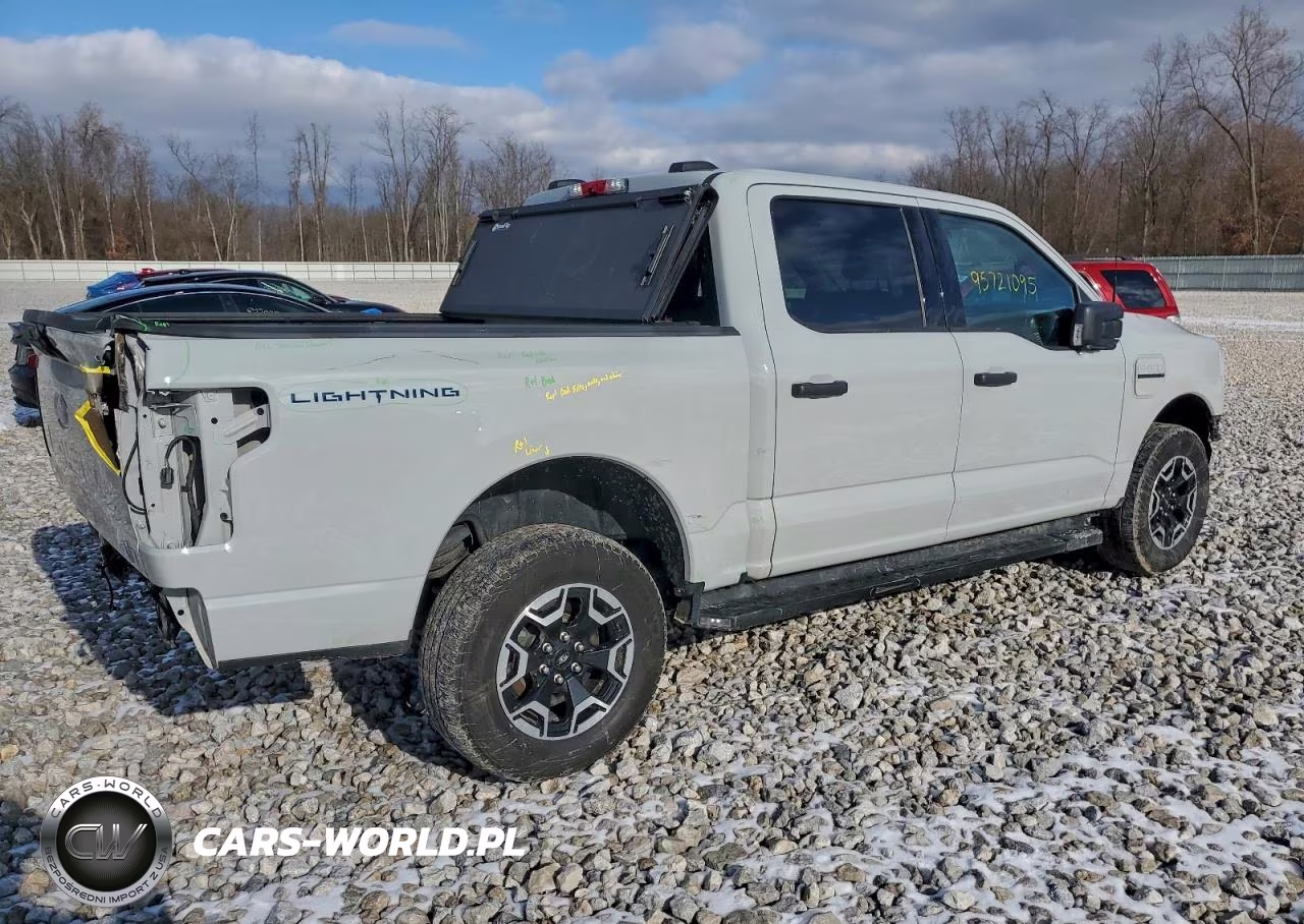 2023 Ford F150 Lightning Pro VIN:1FTVW1EL5PWG37860 - 3