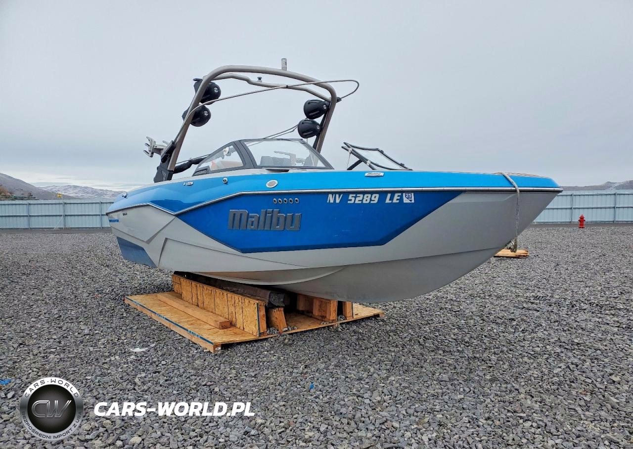 2023 Malibu Wakesetter Boat